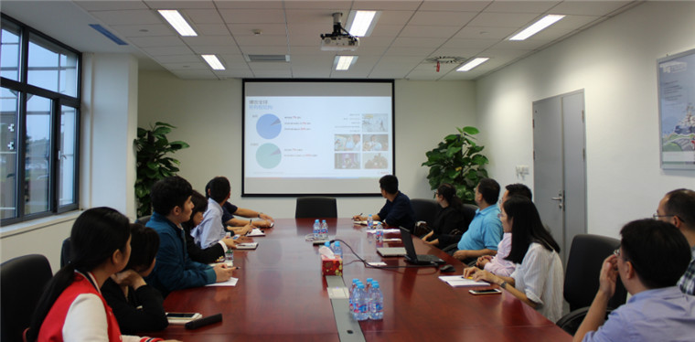 博世負責人向禾嘉集團參考團介紹博世資料