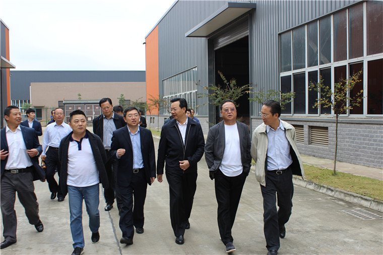 一行人參觀成都成保