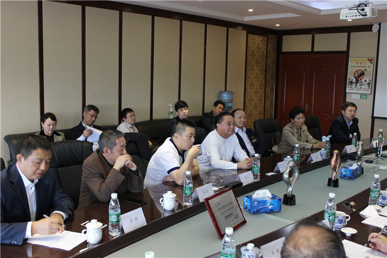 夏主席發(fā)表講話