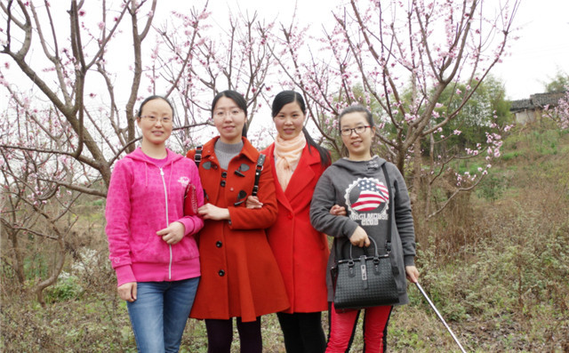 王珊珊和同事一起