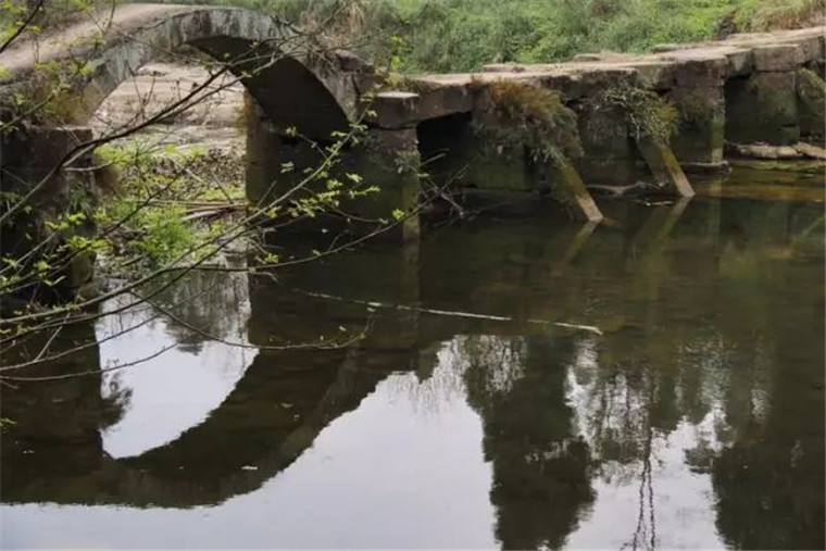 家鄉(xiāng)的石橋