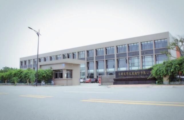 技術(shù)為王 春風(fēng)中成長(zhǎng)的“成?！逼放? inline=